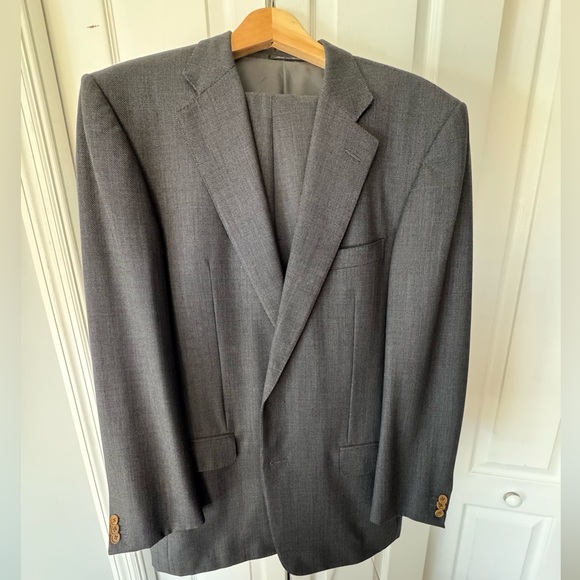 Ermenegildo Zegna suit.  Beautifully made and designed suit for all occasions. - Picture 1 of 7